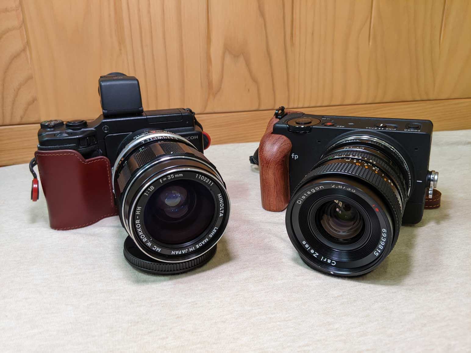 left：Ricoh GXR A12 M-mount， right：Sigma fp
